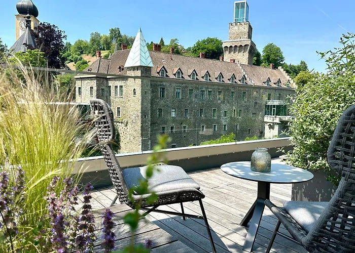 Das Schloss An Der Eisenstrasse